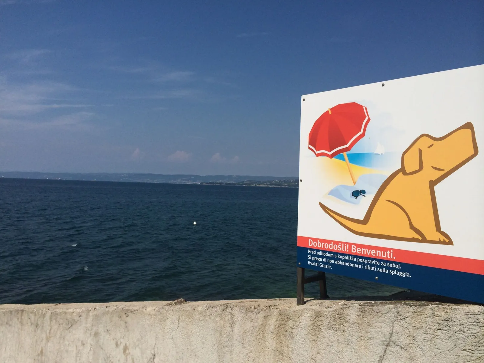 Tabla plaže za pse ob morju