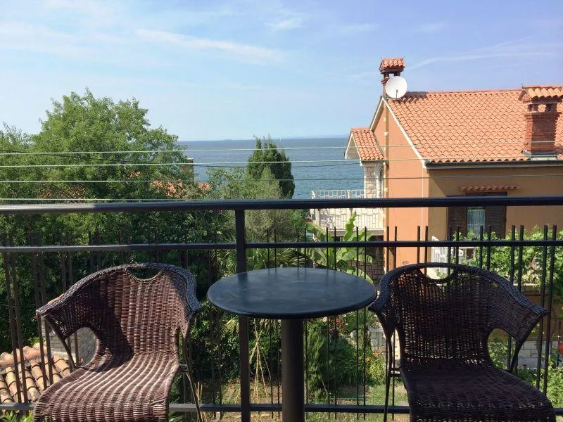 Balkon apartmaja zgoraj s pogledom na morje