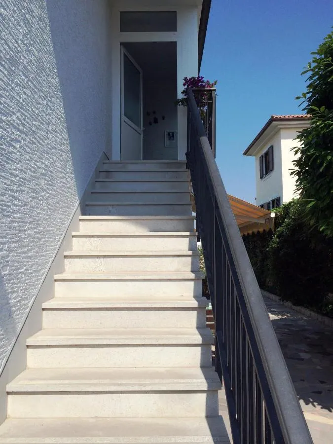 Zunanje stopnice do apartmaja zgoraj